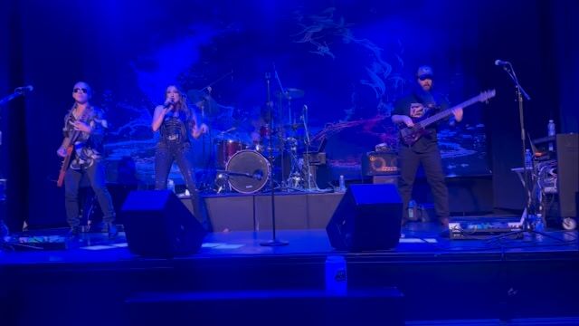 More @jacquieroar at @7featherscasino