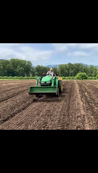 FOR OUR FRESH FIND SOUND OFF GIVEAWAY, LISTEN IN FOR A CHANCE TO WIN.

LEAVE YOUR GUESS OR YOUR NAME BELOW THIS POST FOR YOUR CHANCE TO WIN A $50 GIFT CERTIFICATE TO Lehne Farms, LLC AND THE FARMSTAND!