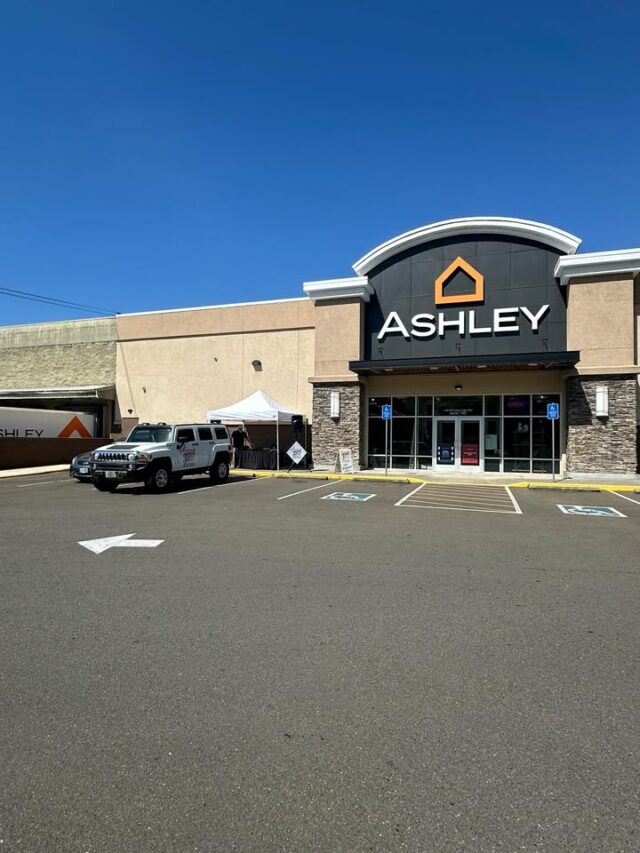 We are all set up at Ashley HomeStore here in Roseburg from 11 to 1PM!!! Come get in on some amazing Memorial Day deals on Sofas, Sectionals, patio sets, dining room sets, mattresses and more!!! Also stop by the booth for Hellgate Jetboat Excursions Tickets and more prizes!!! Make sure to sign up to win a patio set from Ashley!!! It’s Grubes & Da’Roadie live at Ashley with Kenny rocking in the studio playing today’s Best Country and yesterday’s favorites!!!