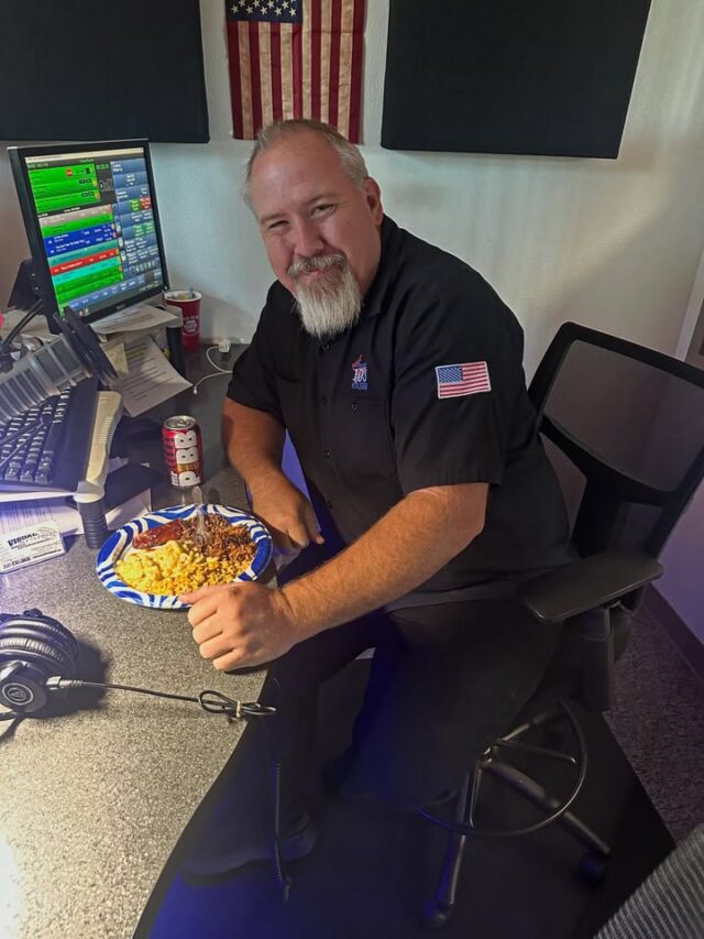 We want to thank Wade and everyone who is a part of Part-Timers BBQ for bringing in some delicious food today and feeding the crew! Wade was up at 3 AM to make this happen for us and he will be spending the rest of the day prepping for tomorrows big Customer Appreciation Day at B&D Meats happening from 9 AM to 4 PM. Come on out tomorrow and get in on some great BBQ and even sweeter deals on Meat from Part-Timers BBQ and B&D Meats!!! Folks, this food… can’t even begin to tell you how delicious it is!!! Ribs, Tri-Tip, Pulled Pork, Smoked Mac N' Cheese, Elotes, Cardiac Sandwhiches and don't forget those street tacos!!!! If you want to see a Menu let us know!!! Thanks again for stopping by!