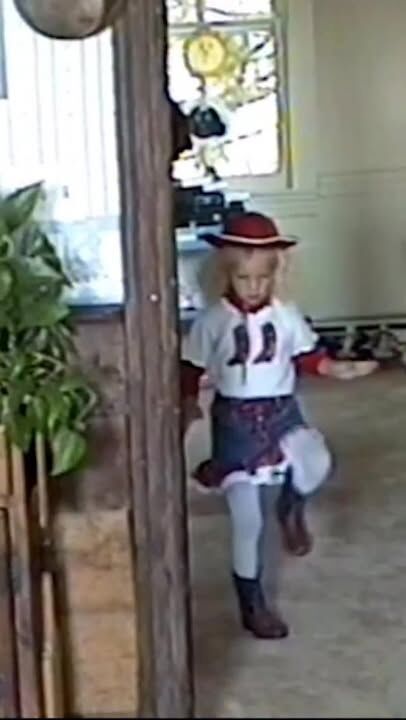 Taylor Swift returning to those country roots for Toy Story 5!!! Be sure to listen to "I knew it, I knew you" Written for the new movie.