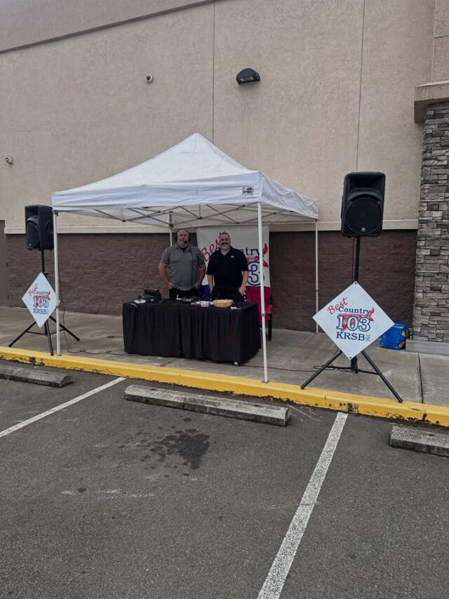 We are all set up down here at Ashley Homestore for their Labor Day sale! Come on down and check out all the deals and while you are here be sure to sign up to win that Queen Panel Bed as well as stop by and say hi for a chance to win more prizes! Here from 11am to 1pm!